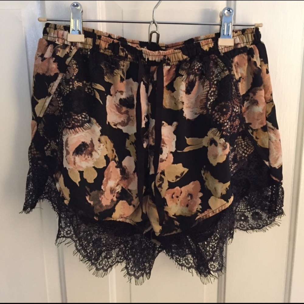 Paper crane shorts